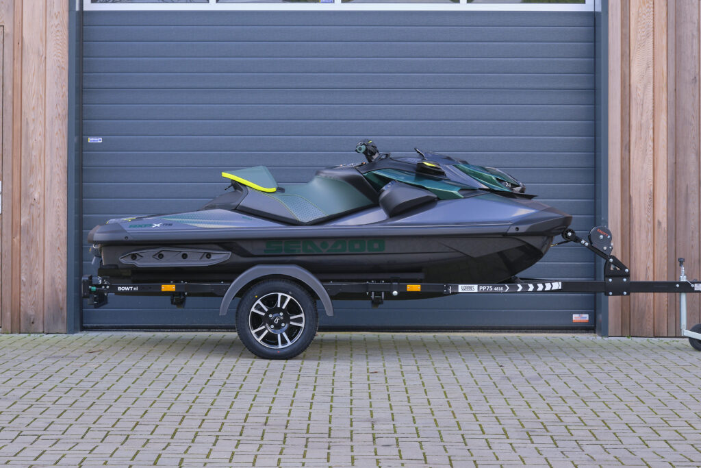 Sea-Doo RXP-X RS Apex 300 uit 2023 in Racing Green
