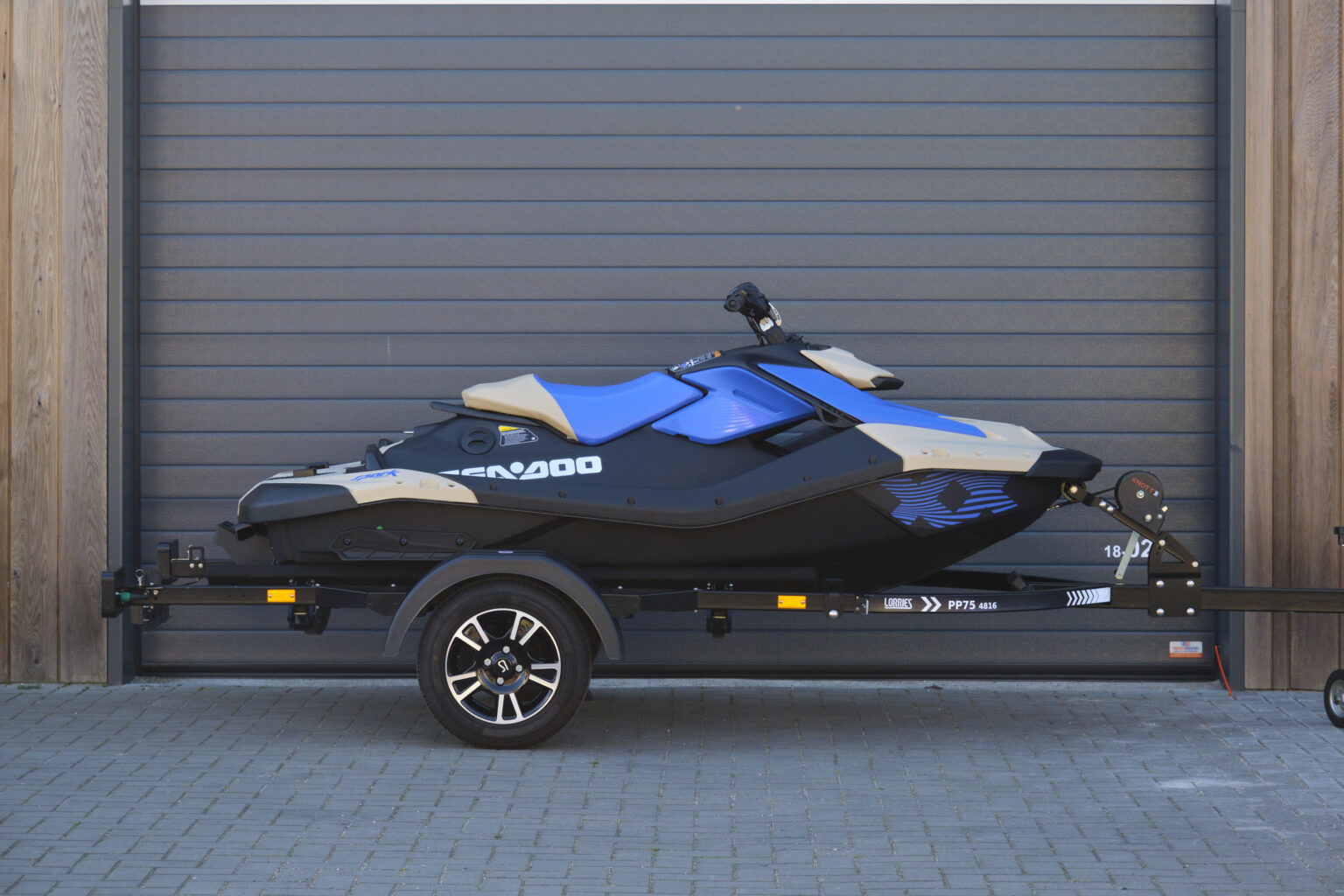 Sea-Doo Spark Trixx 1up 90 (Sand/Dazzling Blue) MY2025 te koop bij de officiele dealer BOWT Watersport