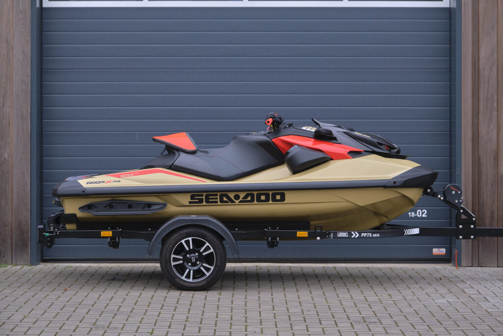Sea-Doo RXP-X RS 325 Metallic Tan 2025 bij BOWT Watersport, officieel Sea-Doo dealer