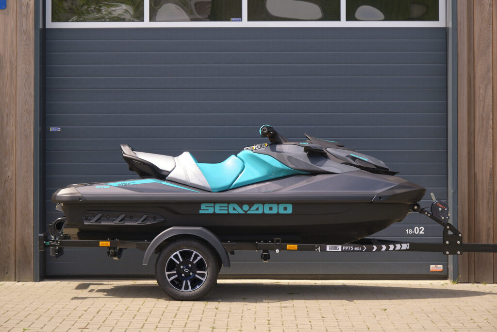 Sea-Doo GTR 230 (2024) bij BOWT Watersport, officiële Sea-Doo dealer voor Noord Nederland