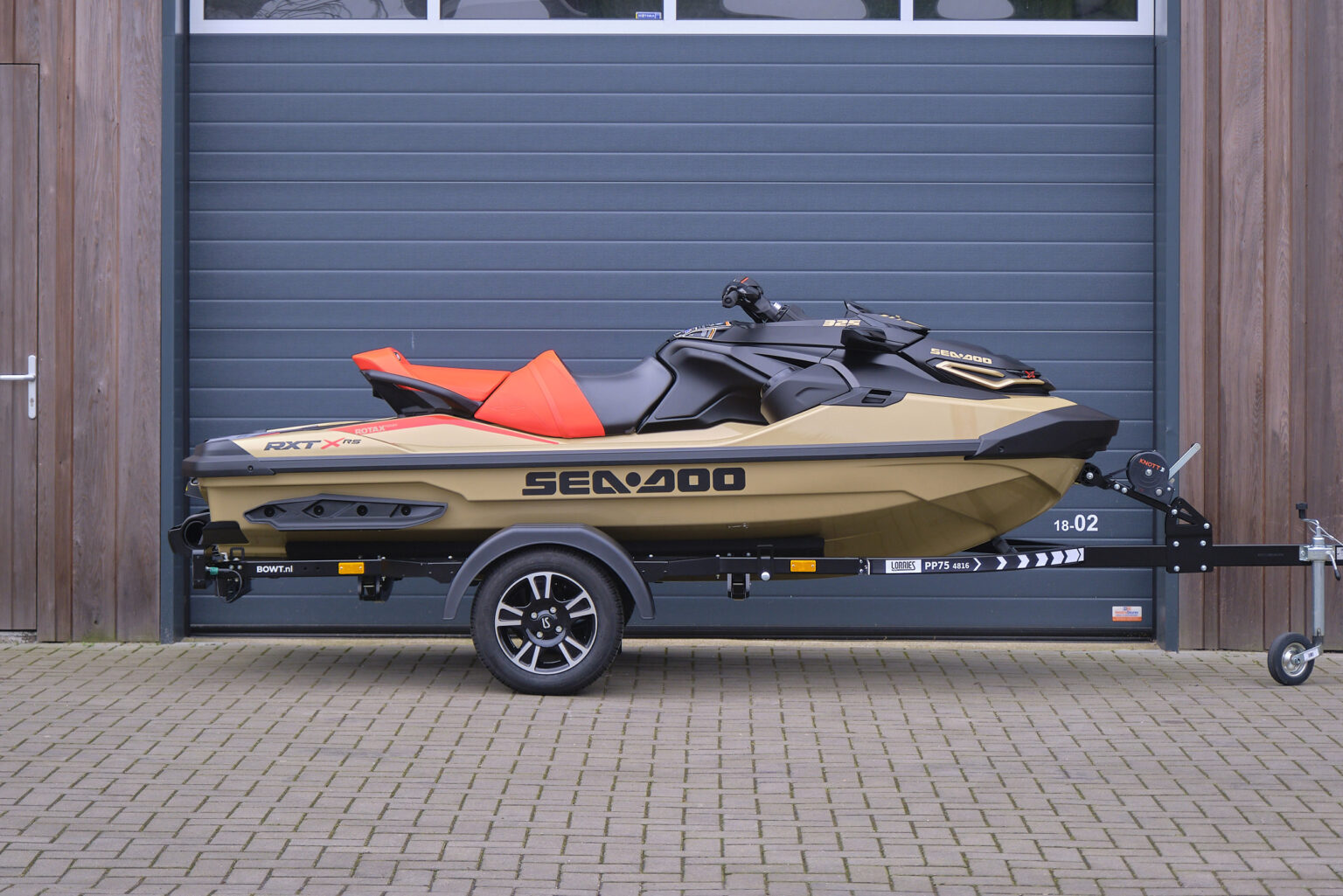 Sea-Doo RXT-X RS 325 modeljaar 2025 Metallic Tan