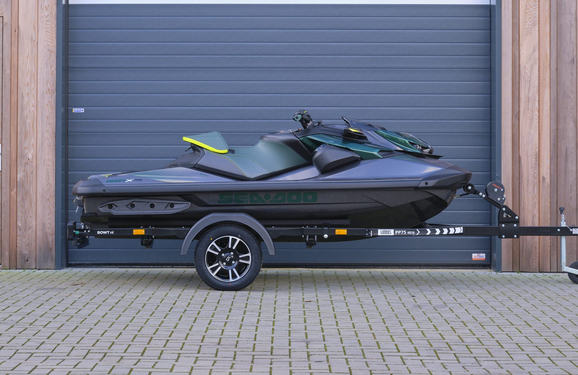 Sea-Doo RXP-X RS Apex 300 uit 2023 in Racing Green