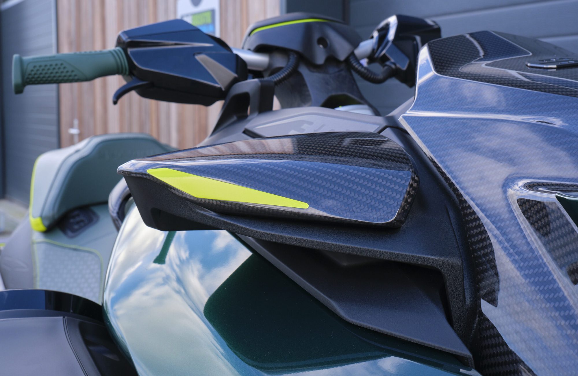 Sea-Doo RXP-X RS Apex 300 uit 2023 in Racing Green