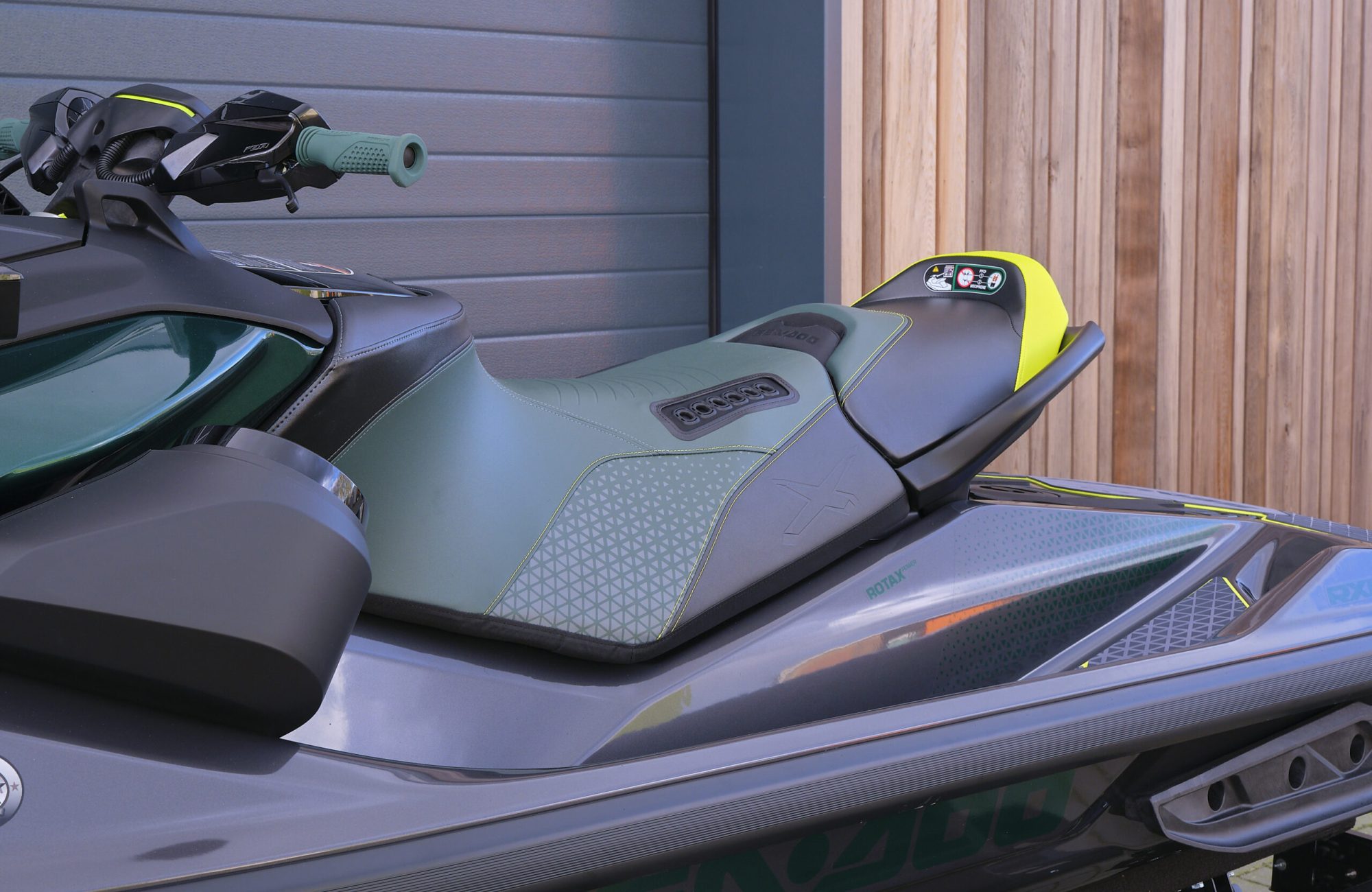 Sea-Doo RXP-X RS Apex 300 uit 2023 in Racing Green