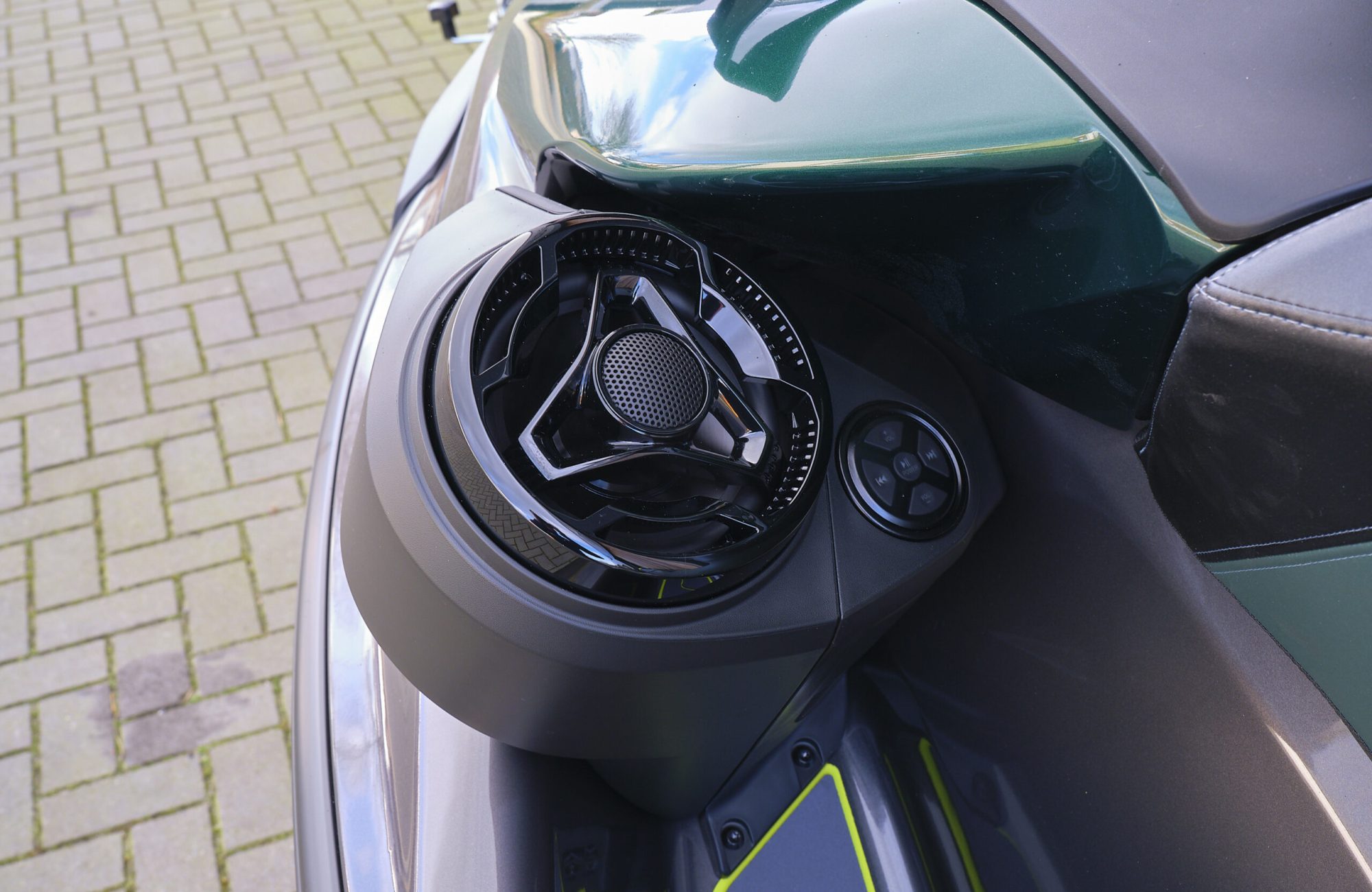 Sea-Doo RXP-X RS Apex 300 uit 2023 in Racing Green