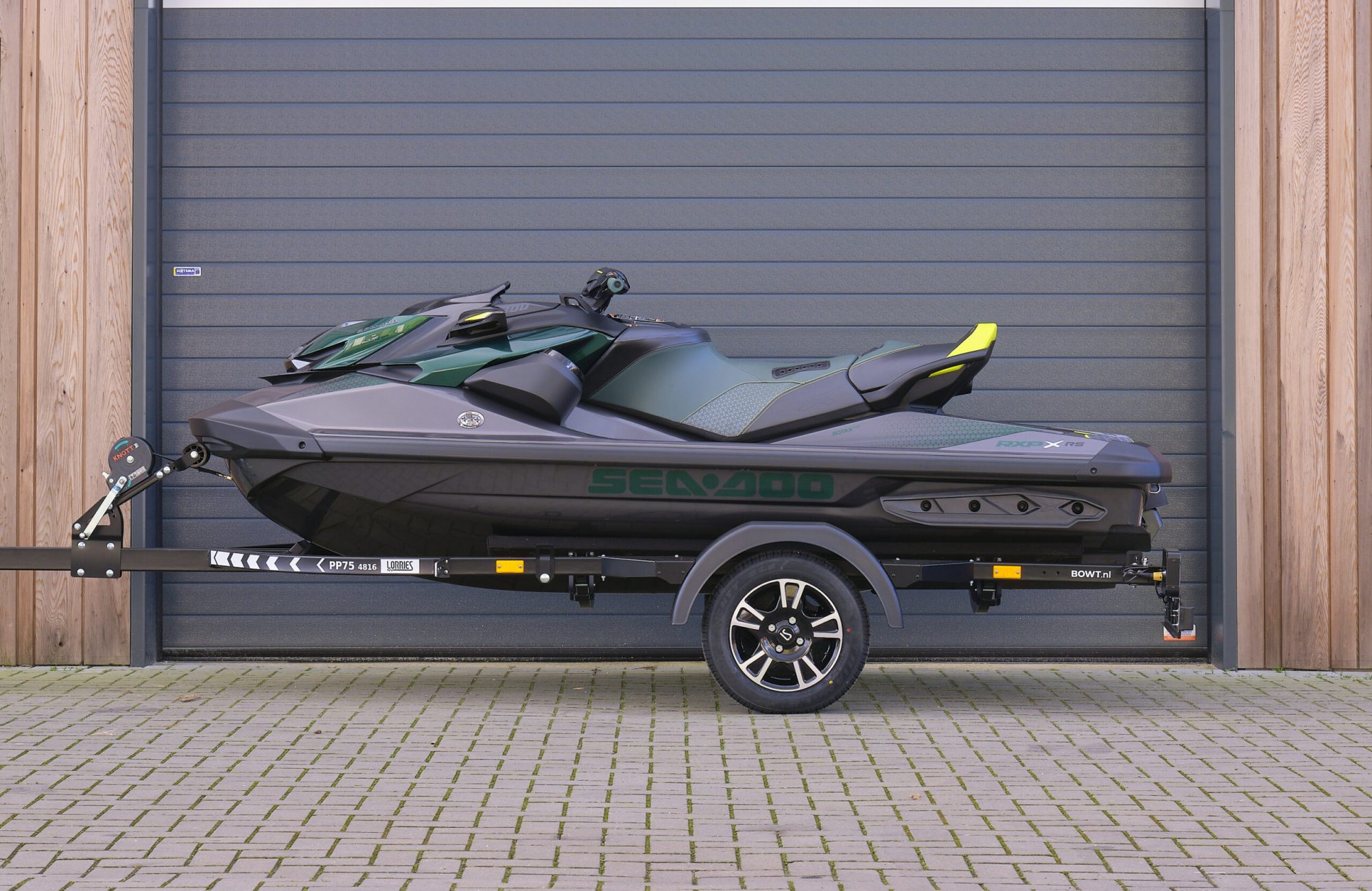 Sea-Doo RXP-X RS Apex 300 uit 2023 in Racing Green